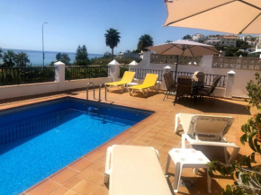 Casa Rosi, vistas al mar, piscina privada y A/A, Nerja